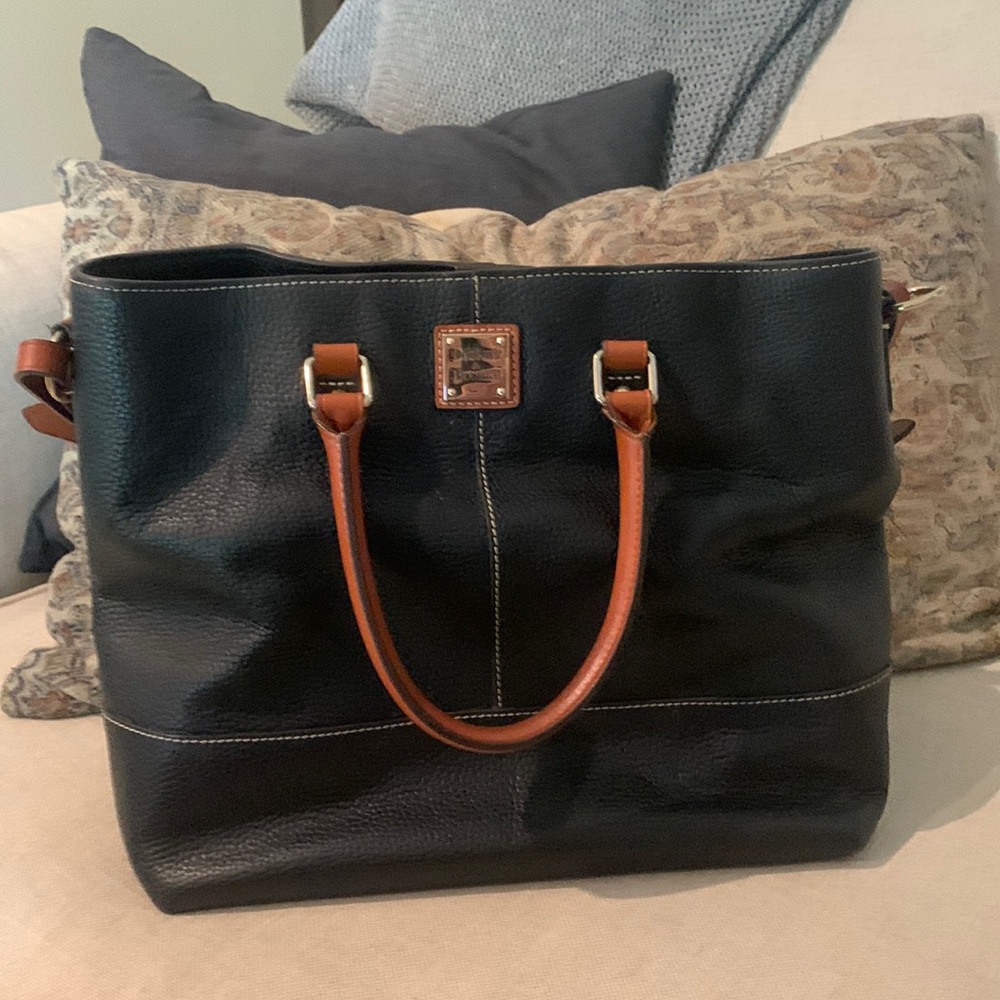 Dooney and Bourke Perfect Size Tote Handbag
